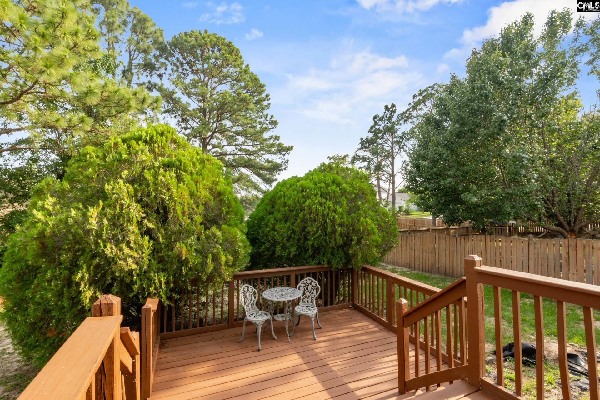 106 Rolling Knoll Drive  Photo 8