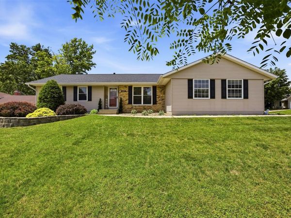 7417 Parkwood Lane NE, Cedar Rapids, IA 52402