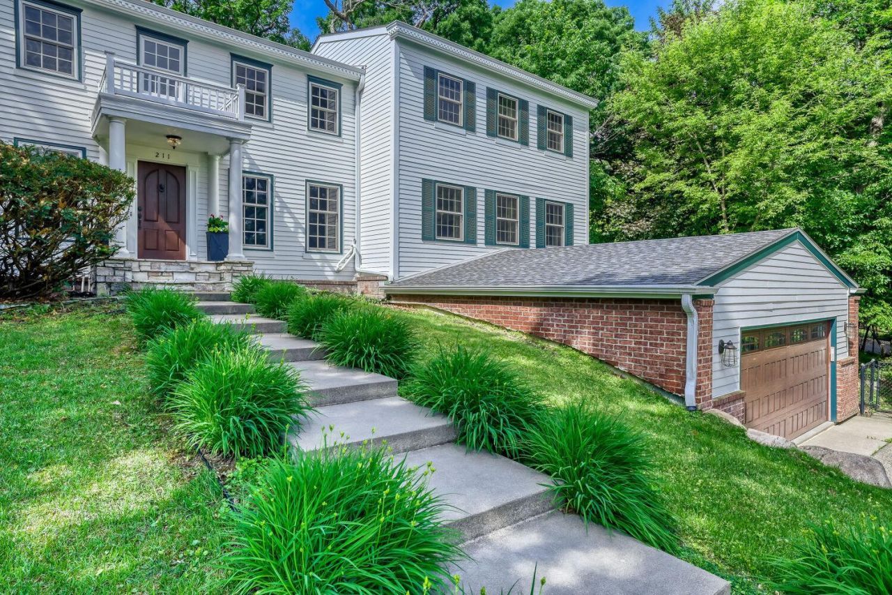 211 Paisley Lane , Golden Valley, MN 55422