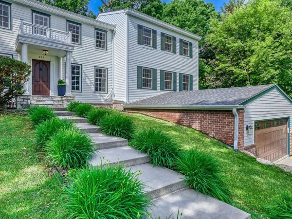 211 Paisley Lane, Golden Valley, MN 55422