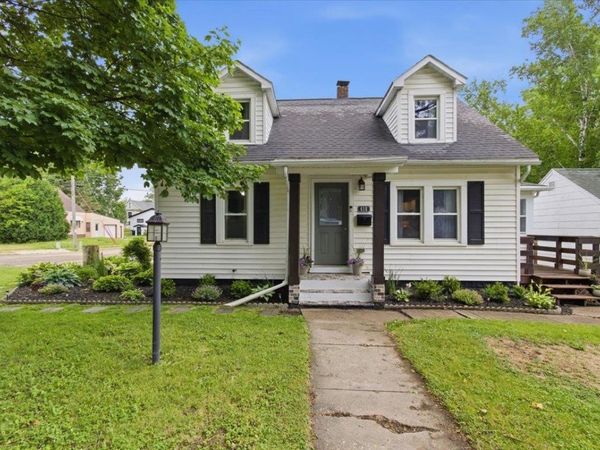 418 W Division Street, Dodgeville, WI 53533