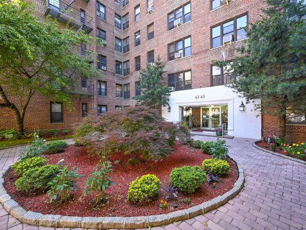 67-40 Yellowstone Boulevard , Unit 4M, Forest Hills, NY 11375