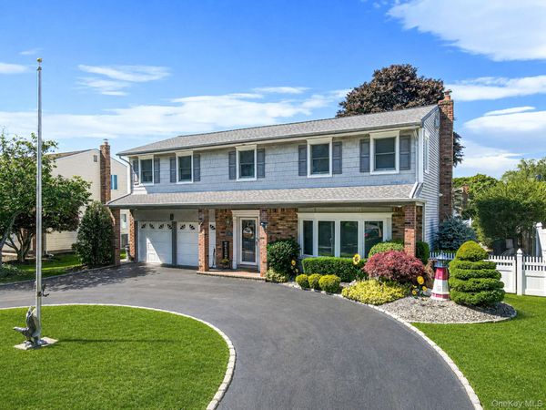 27 Jasmine Lane , Kings Park, NY 11754