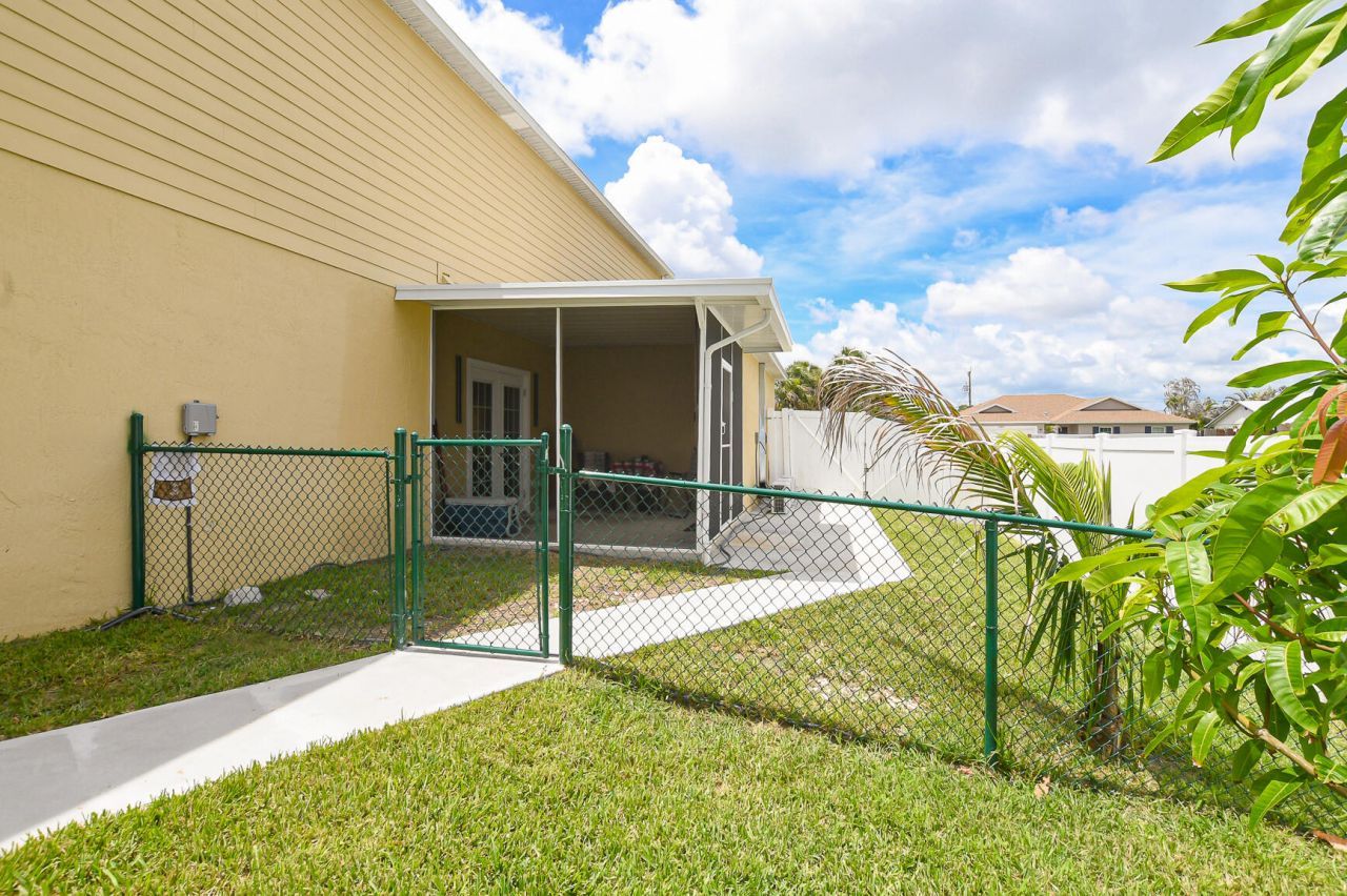 1033 SW General Patton Terrace, Port Saint Lucie, FL 34953 Photo