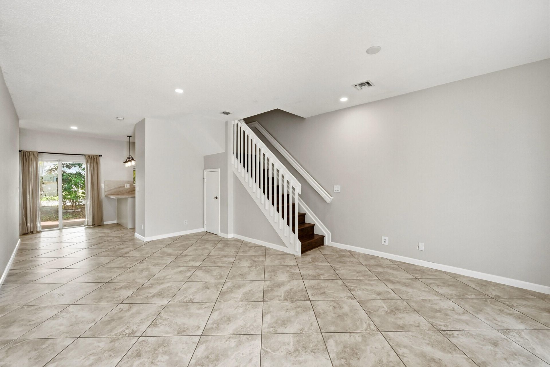 8464 Lagos De Campo Boulevard, Tamarac, FL 33321 Photo