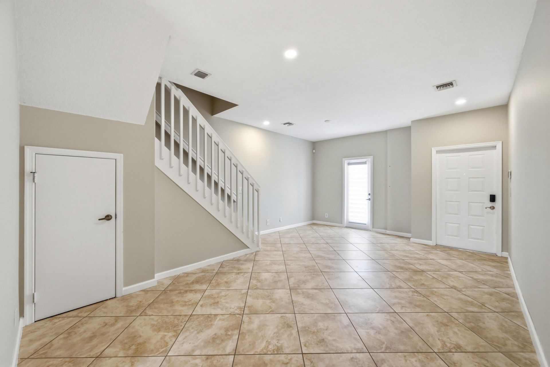 8464 Lagos De Campo Boulevard, Tamarac, FL 33321 Photo