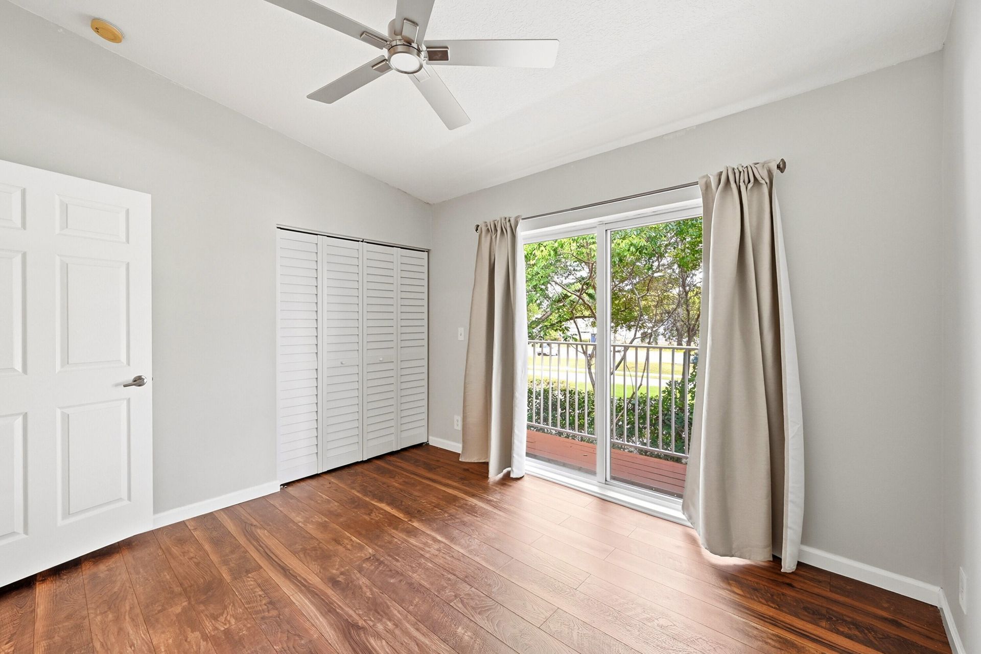 8464 Lagos De Campo Boulevard, Tamarac, FL 33321 Photo
