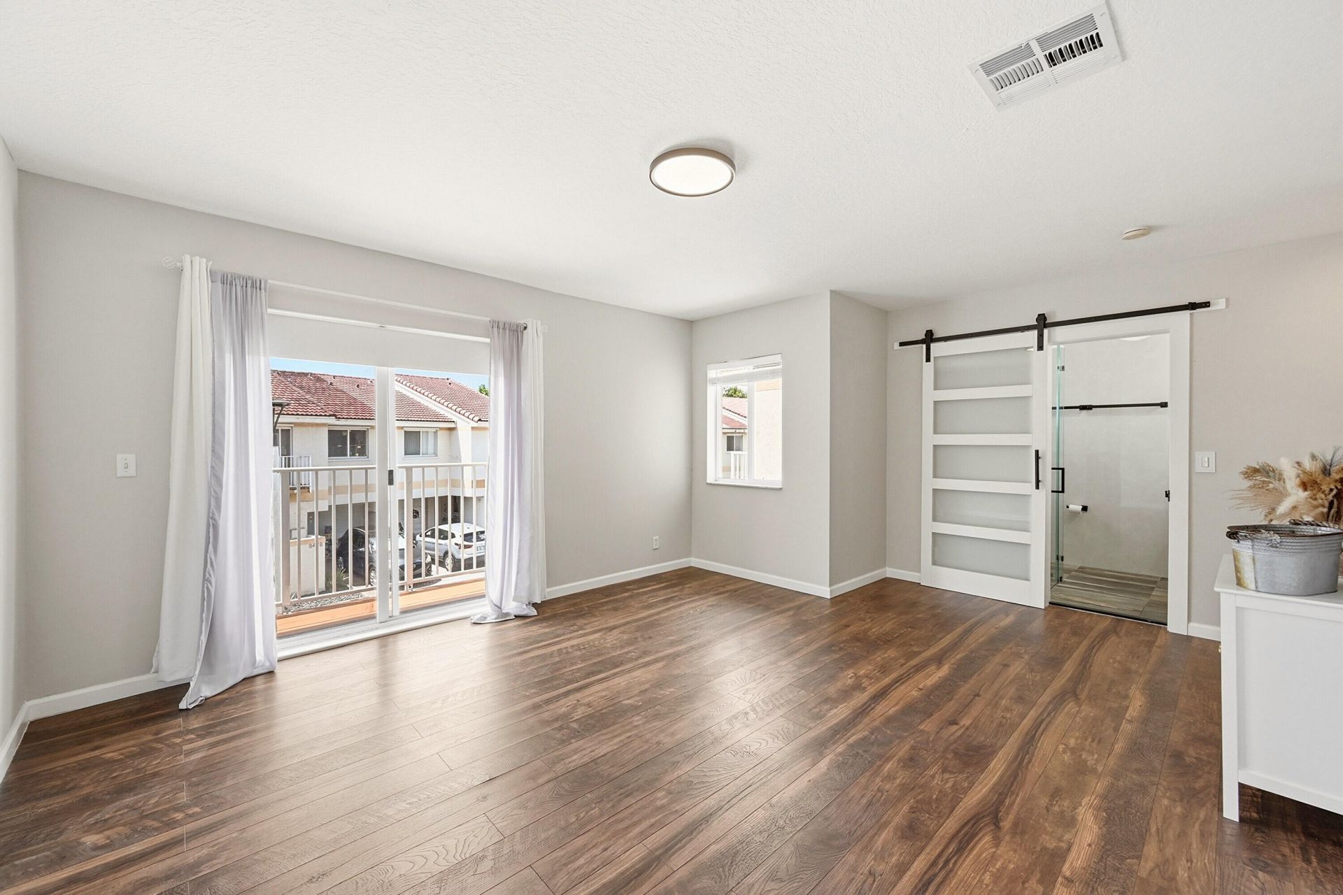 8464 Lagos De Campo Boulevard, Tamarac, FL 33321 Photo