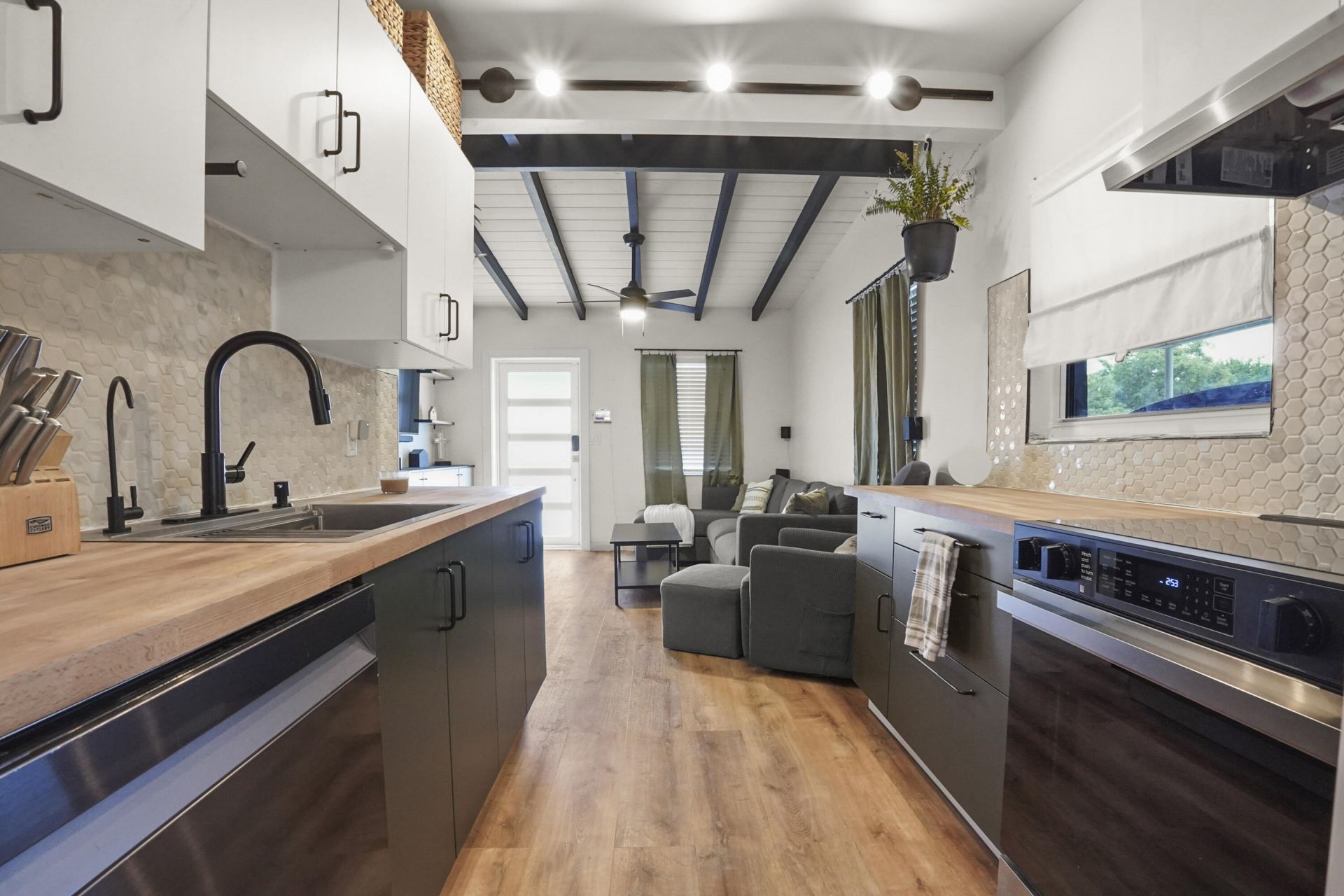 1657 Lauderdale Manor Drive, Fort Lauderdale, FL 33311 Photo
