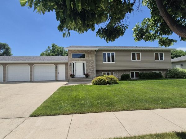 2420 SE 14th Avenue, Aberdeen, SD 57401