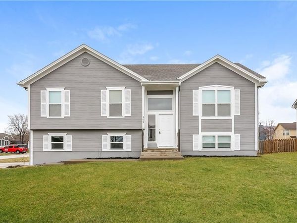 502 Sunny Lane, Raymore, MO 64083