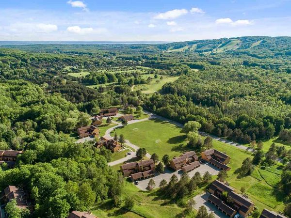 4749 S Pleasantview Road, Unit 121, Harbor Springs, MI 49740