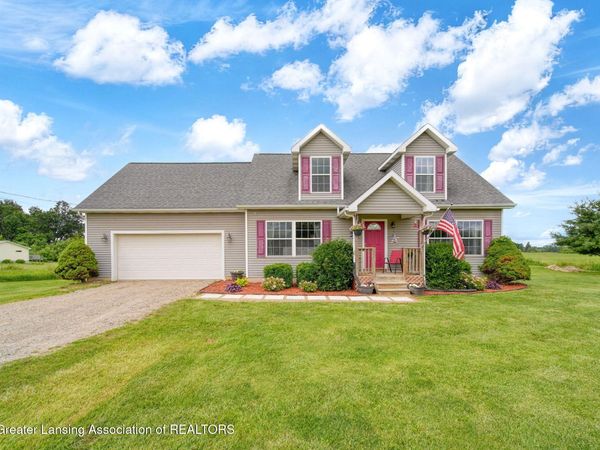 5867 Hillcrest Drive, Eaton Rapids, MI 48827