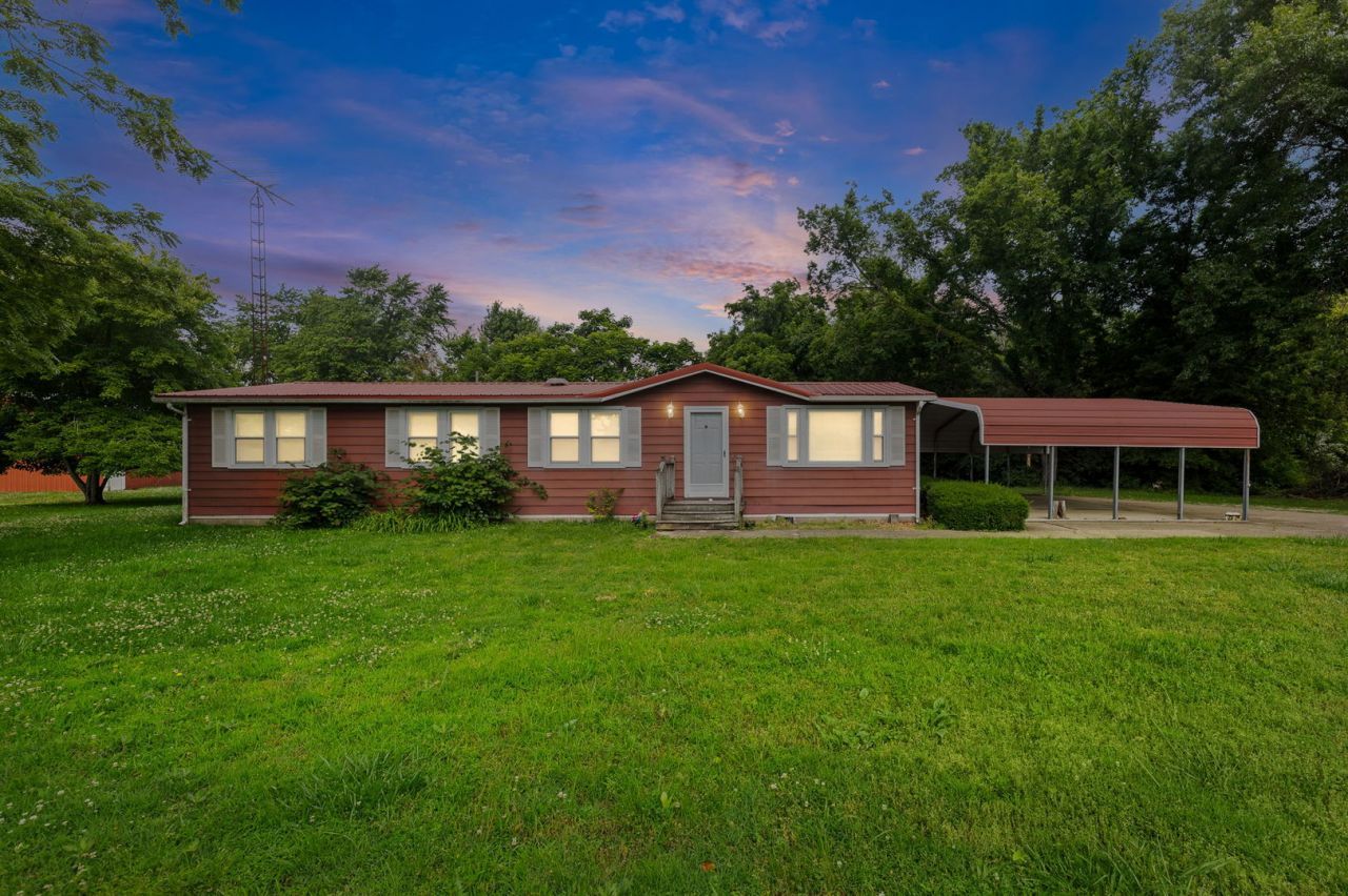 23679 N Carpenter Lane , Centralia, IL 62801