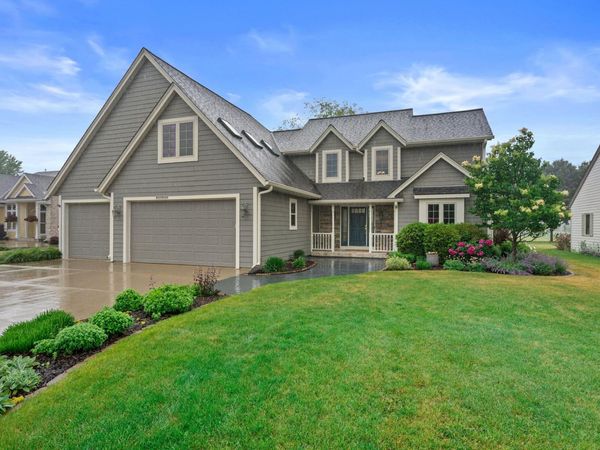 W231N7902 Martin Ct, Sussex, WI 53089