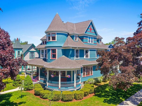 703 N 6th St, Manitowoc, WI 54220