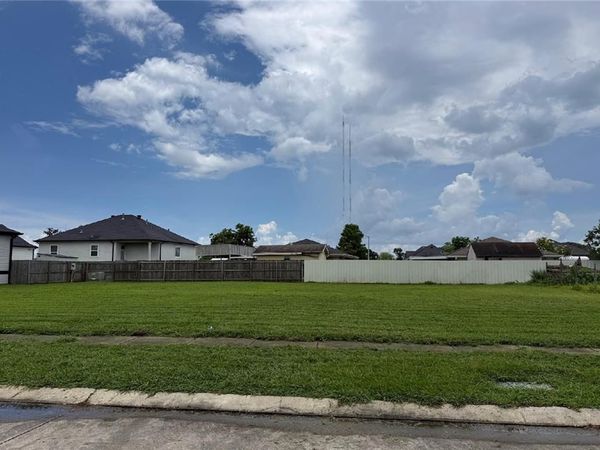 709 ELLEN Drive , Chalmette, LA 70043