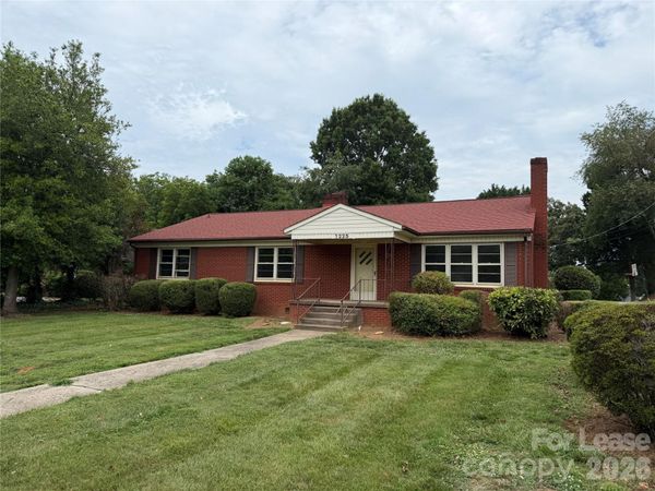 1225 Davie Avenue , Statesville, NC 28677