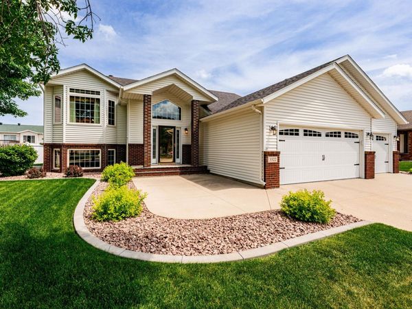 3322 Jackson Street S, Fargo, ND 58104
