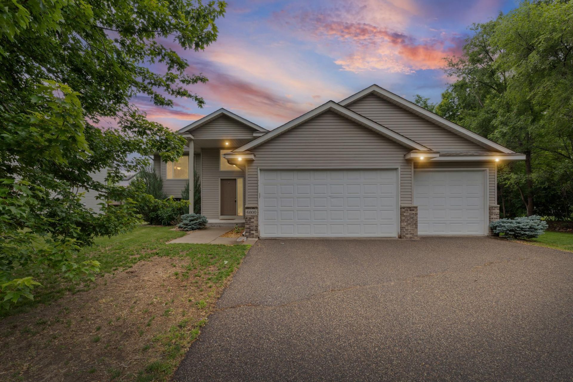 6800 Aldrich Avenue N, Brooklyn Center, MN 55430