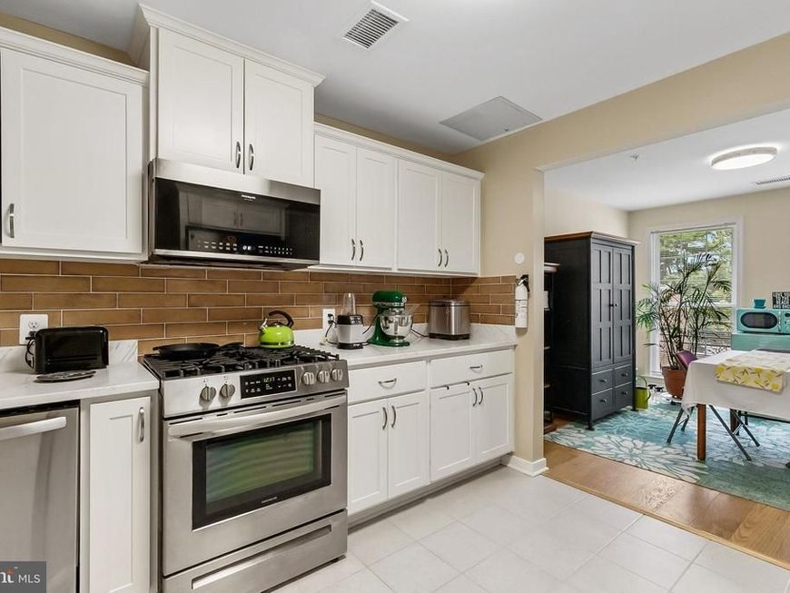 824 Quince Orchard Boulevard, Unit 201, Gaithersburg, MD 20878 Main Photo