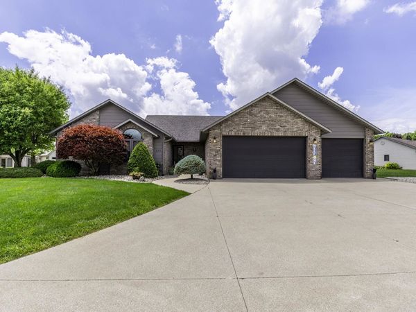595 N Easton Dr, Angola, IN 46703