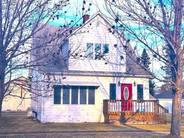 200 1ST Avenue S, Cavalier, ND 58220