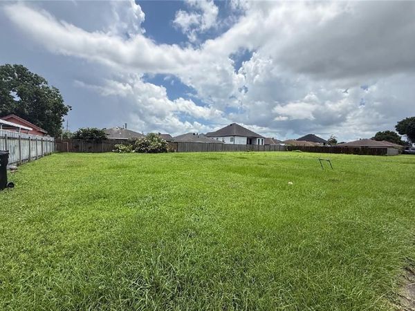 3501 DECOMINE Street , Chalmette, LA 70043
