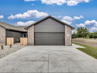 3207 E Thunder, Wichita, KS 67220