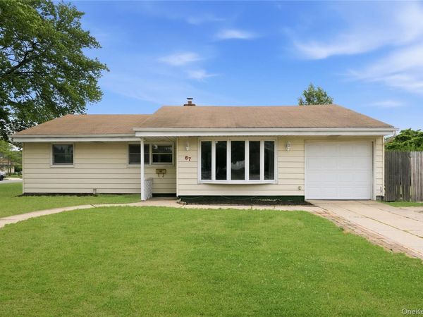 67 E End Avenue , Hicksville, NY 11801
