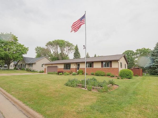 625 E WALNUT STREET, Seymour, WI 54165
