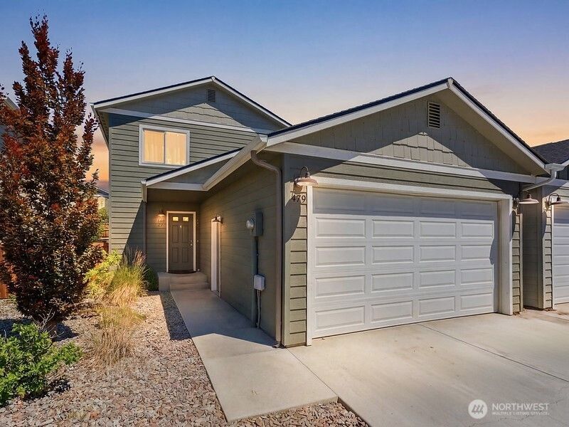 479 S Kansas Loop, East Wenatchee, WA 98802 Main Photo