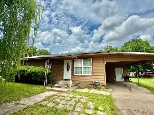 805 W 3rd Street, Clarksville, TX 75426
