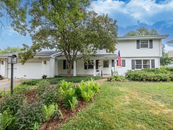 2828 N 122nd St, Wauwatosa, WI 53222