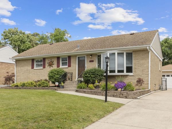 679 N West Road, Lombard, IL 60148