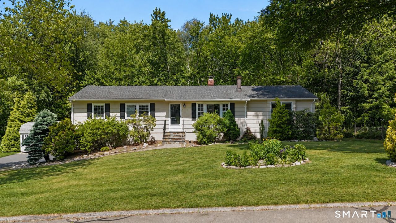 7 Winthrop, Shelton, CT 06484 Main Photo