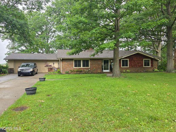 109 Oak Meadows Drive, Bryan, OH 43506