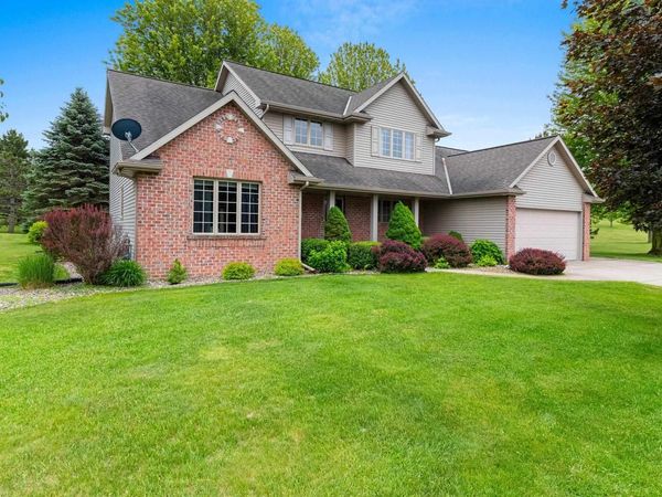 3386 HAWKEYE COURT, Suamico, WI 54313