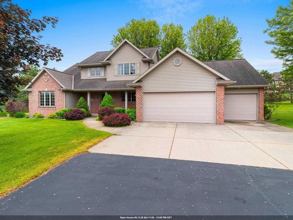 3386 HAWKEYE COURT, Suamico, WI 54313
