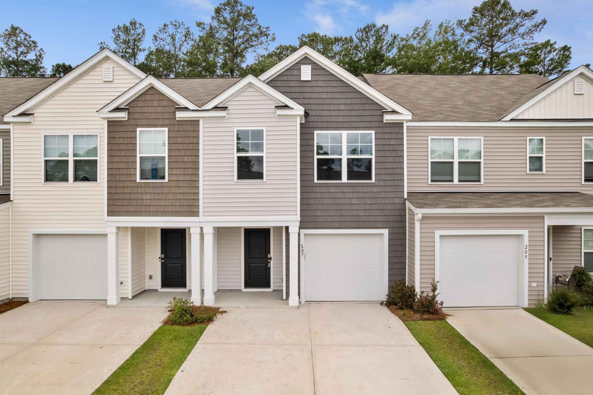 207 Cozy Brook Court Photo 4