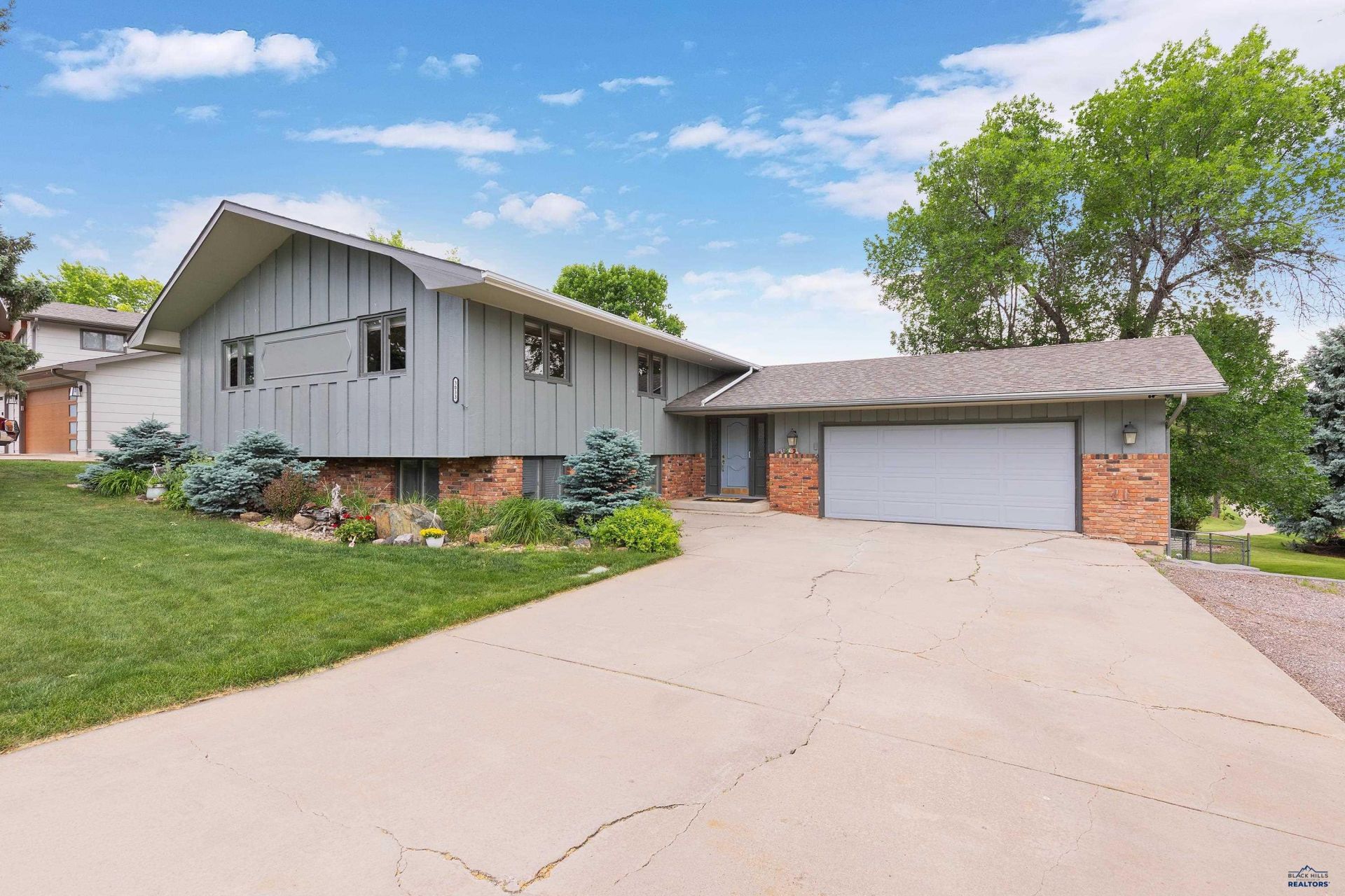 3033 Flint Dr, Rapid City, SD 57702 Main Photo