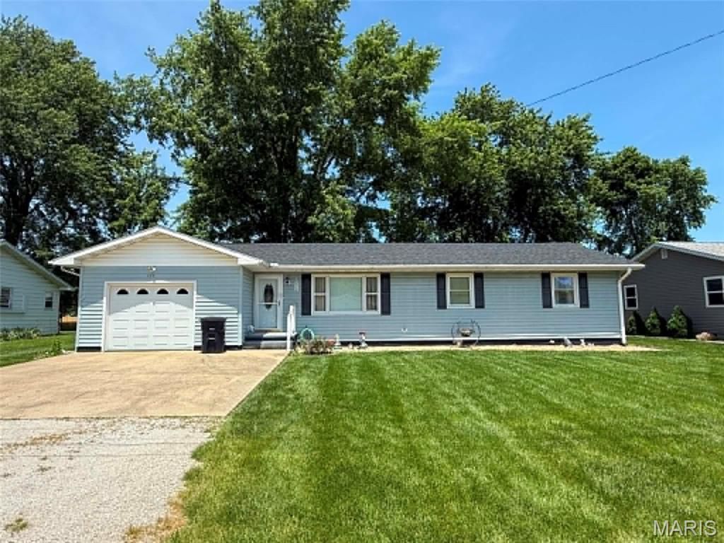 337 E 1st Street, Ramsey, IL 62080 Main Photo
