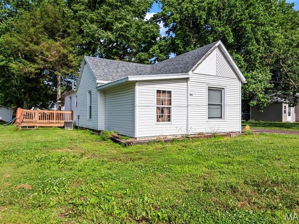 1013 N Van Buren Street, Litchfield, IL 62056