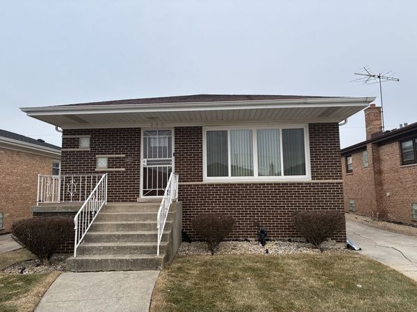 397 Saginaw Avenue , Calumet City, IL 60409