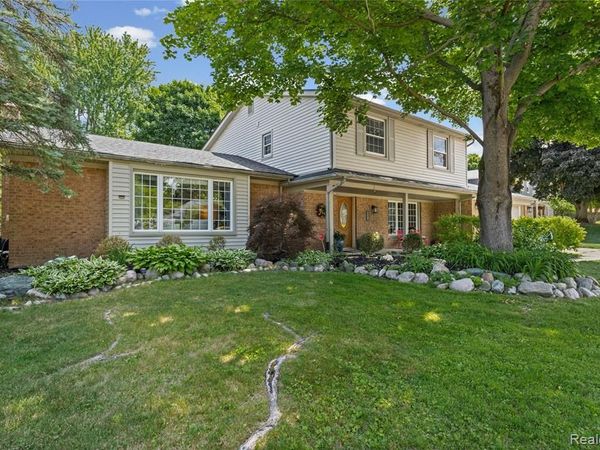 16610 Old Bedford Road , Northville Twp, MI 48168