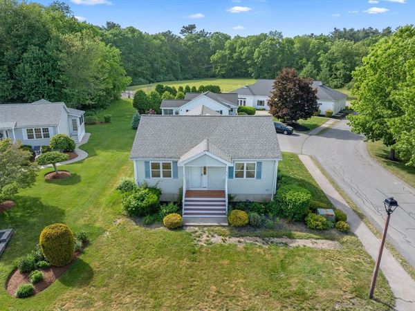 90 Crystal Water Dr, Unit 90, East Bridgewater, MA 02333
