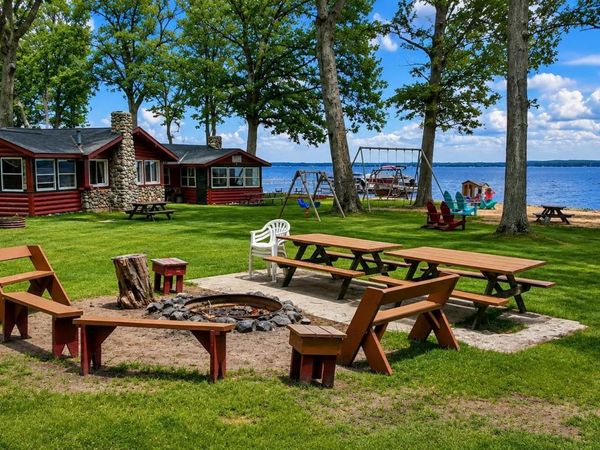 127 Oneida Drive, Houghton Lake, MI 48629
