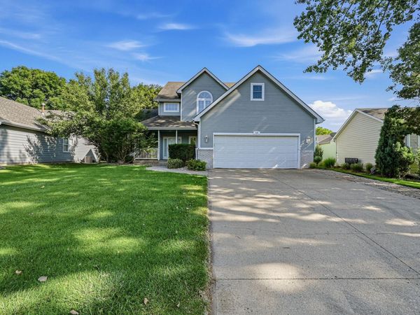 456 Bluestem Trl, Dakota Dunes, SD 57049
