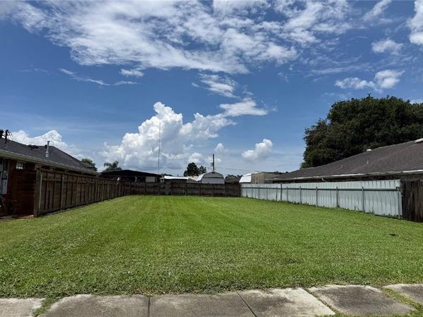 3312 CHARLES Court , Chalmette, LA 70043