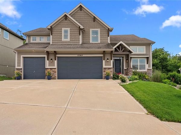 13365 NW 72nd Street, Parkville, MO 64152